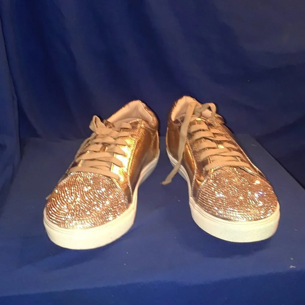 ROSE GOLD IT IS SNEAKER ( BRAND NEW !!!!!!!!!! )